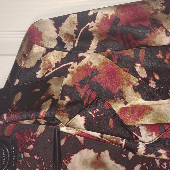 Pristine Jones New York stretch multicolored button down size 4! - Picture 2 of 7